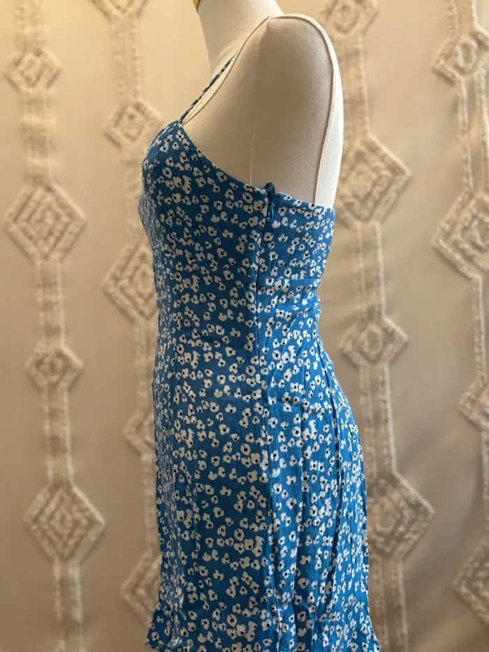 Robe courte fleurie bleu ciel Zara – S – effet satin - photo numéro 2