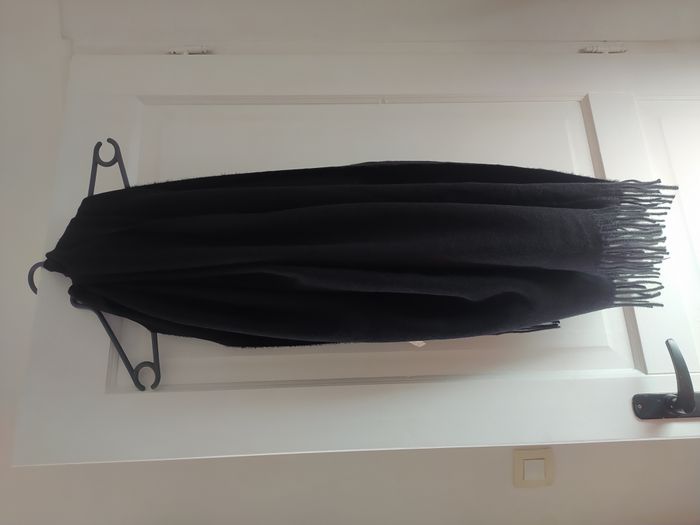 Echarpe noire (châle) neuve pour femmes - photo numéro 8