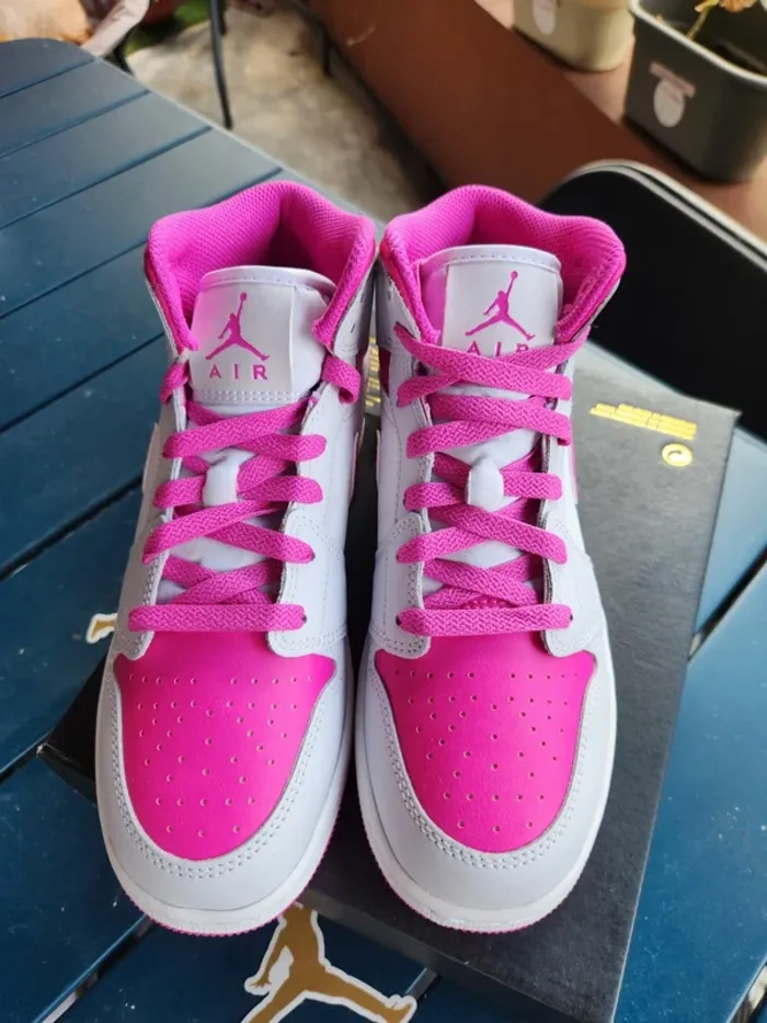 Nike air jordan 1 Mid femme fille Taille 37,5 neuves - photo numéro 4