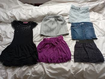 Lot 5 jupes et 1 robe marques diverses 4 ans 20€ neuf