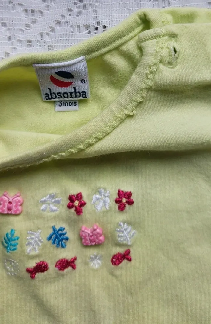 Tee-shirt Absorba, vert clair, en très bon état, taille 3 mois - photo numéro 2