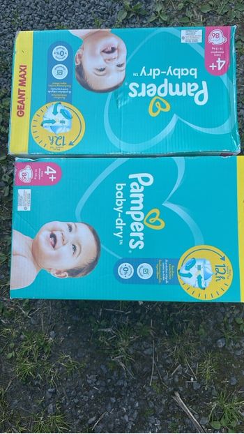 Couche Pampers taille 4+ 