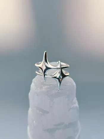 Bague Ouverte Punk Argentée Forme Organique à Pointes