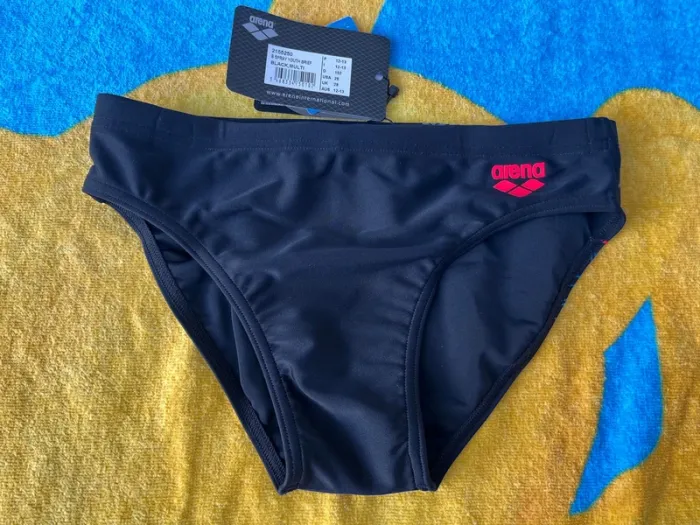Slip de bain arena taille 12/13 ans