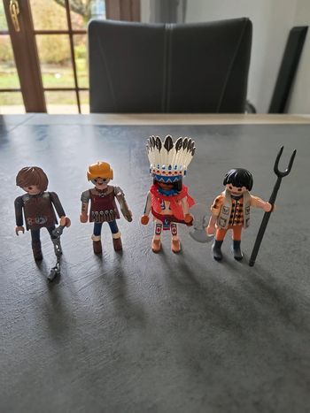 Vends lot de 8 personnages playmobils.