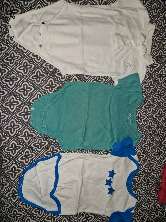 Lots 3 bodies manches courtes