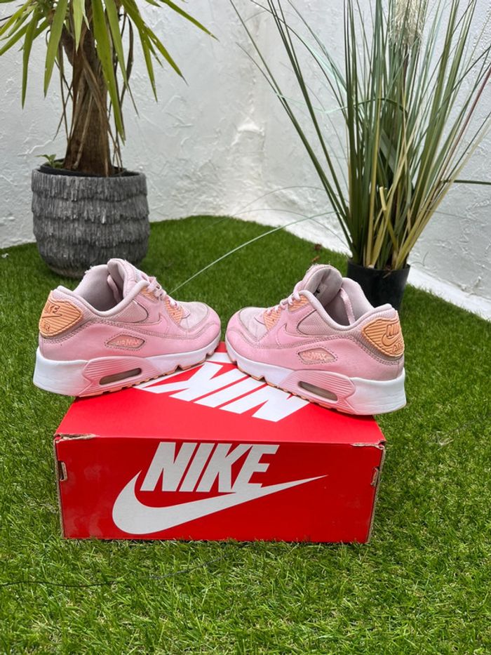 Très belle chaussures Nike air Max taille 34 - photo numéro 2