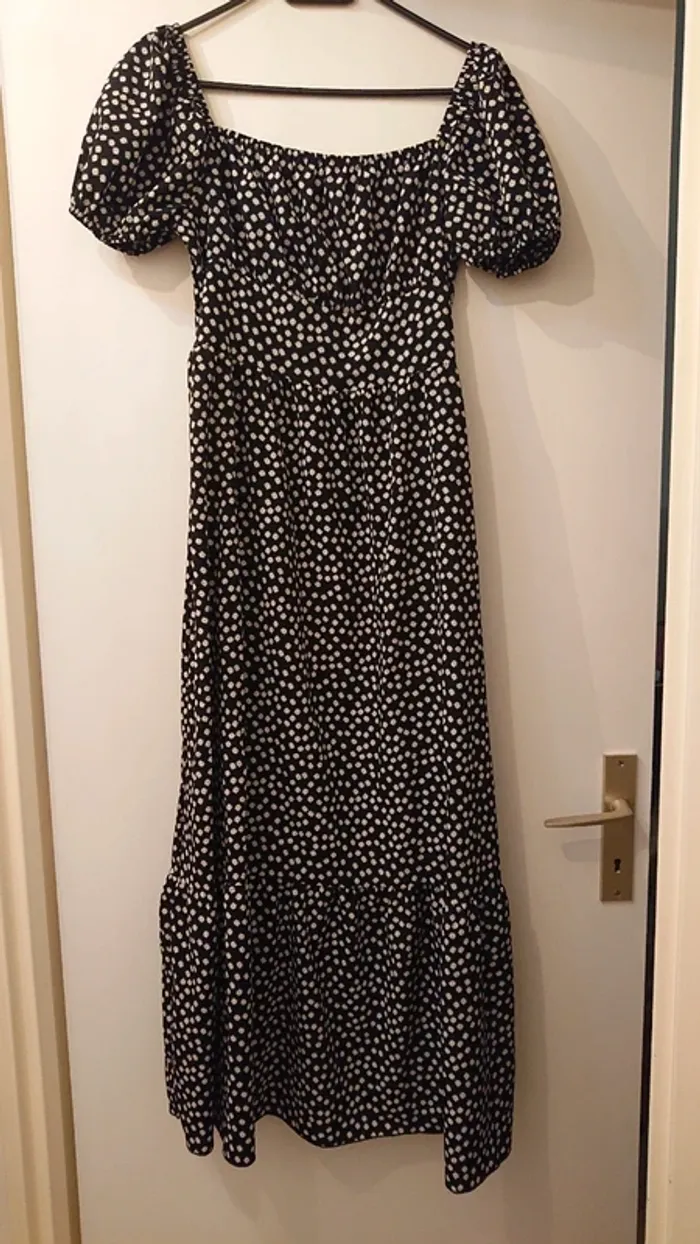 Robe été longue noir à fleurs blanches