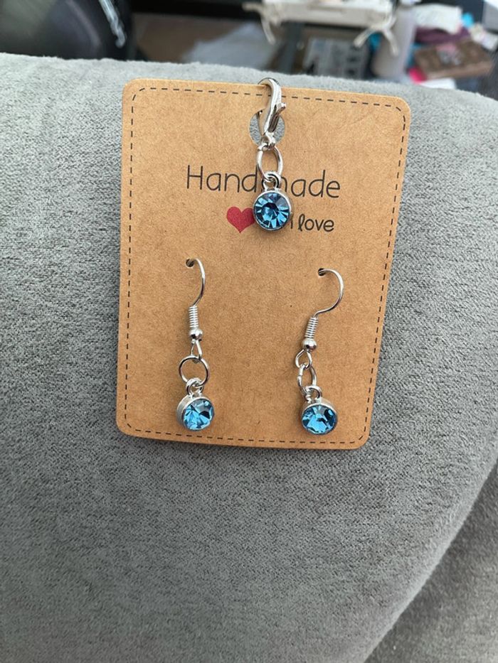 Boucles d’oreilles et breloque bleue neuve - photo numéro 2