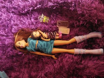 Barbie au cheveux marron avec ça fille et accessoires