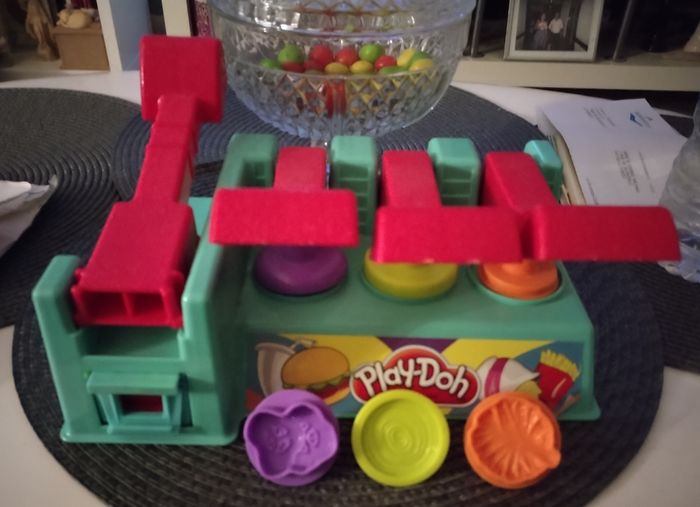 Lot Machine à burgers pâtes à modeler "Hasbro Play doh" + moules animaux et formes différentes comme neuf