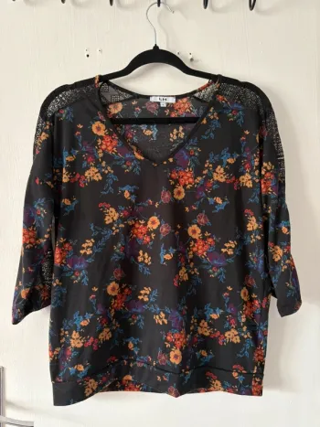 T-shirt manche 3/4 fleuri dentelle