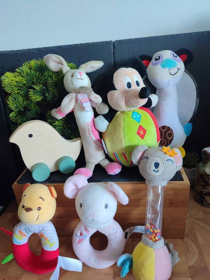 Mot jouets hochet pouet premier âge Disney tex doudou et compagnie