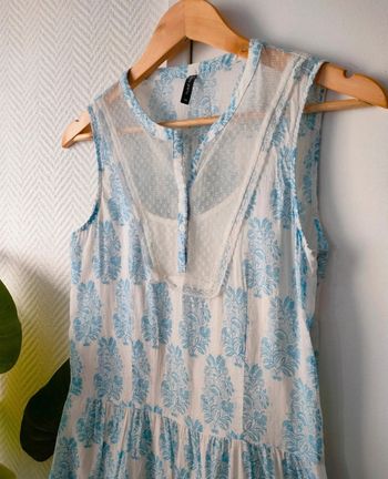 Robe bleu ciel/blanche NafNaf