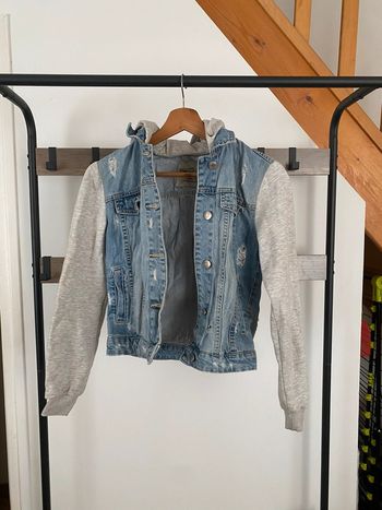 Veste en jean à capuche taille 36