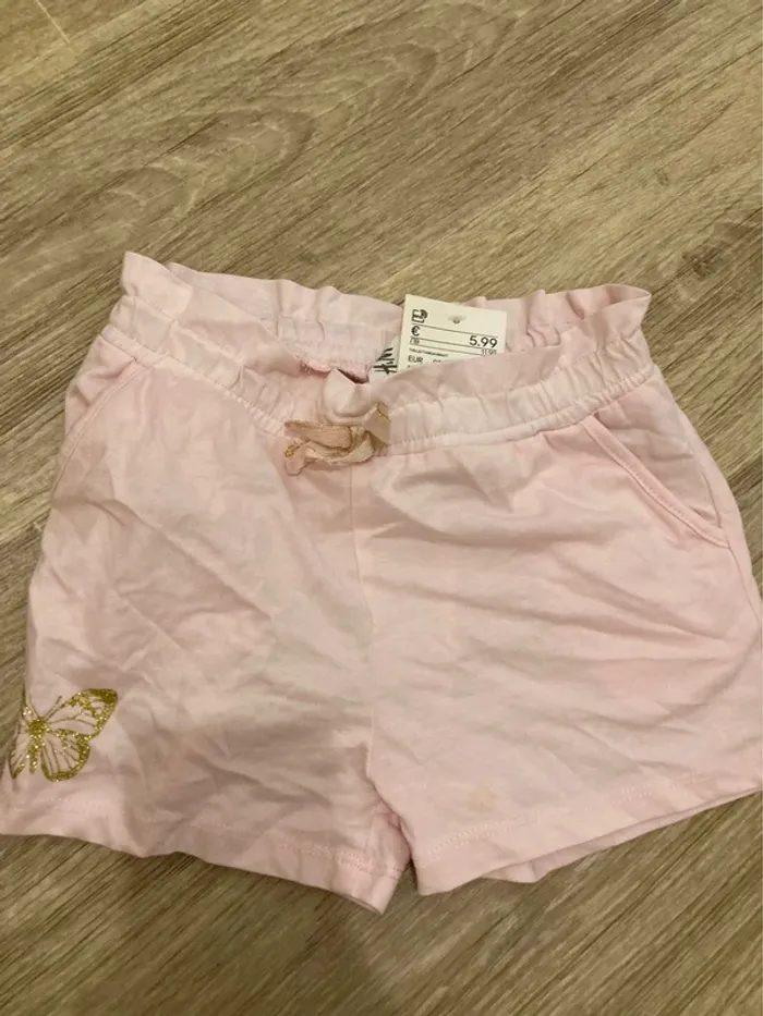 Short neuf avec etiquette 2-4 ans h&m