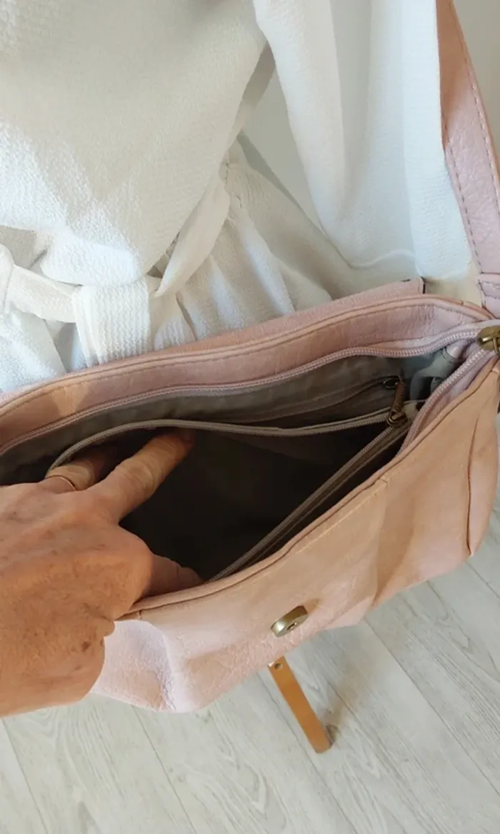 Sac rose bandoulière en parfait état, comme neuf 👍 - photo numéro 7