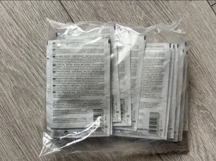 Lot de 12 sachets, gommage, argile blanche de chez cattier  neuf - photo numéro 3