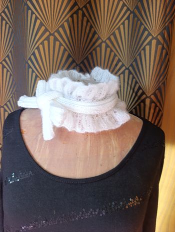 Foulard écharpe Col à volants blanc ruffled collar