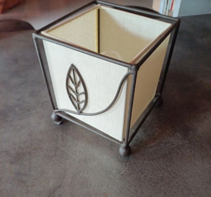 Jolie lampe decorative fer et tissus