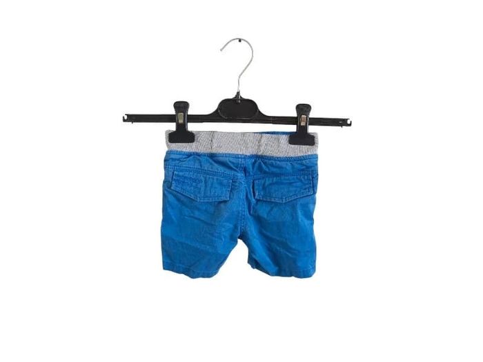 C61 short bleu Hugo Boss 12 mois - photo numéro 2