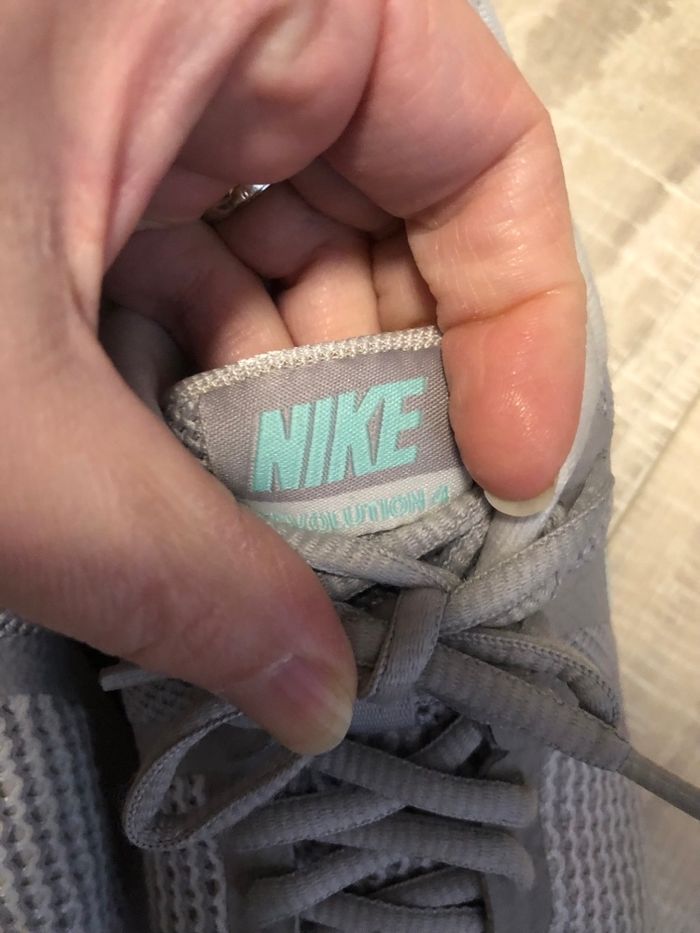 Baskets Nike Révolution 4 - pointure 36 - photo numéro 4