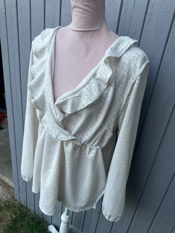 Blouse manches longues décolleté à volants 42/XL - photo numéro 3