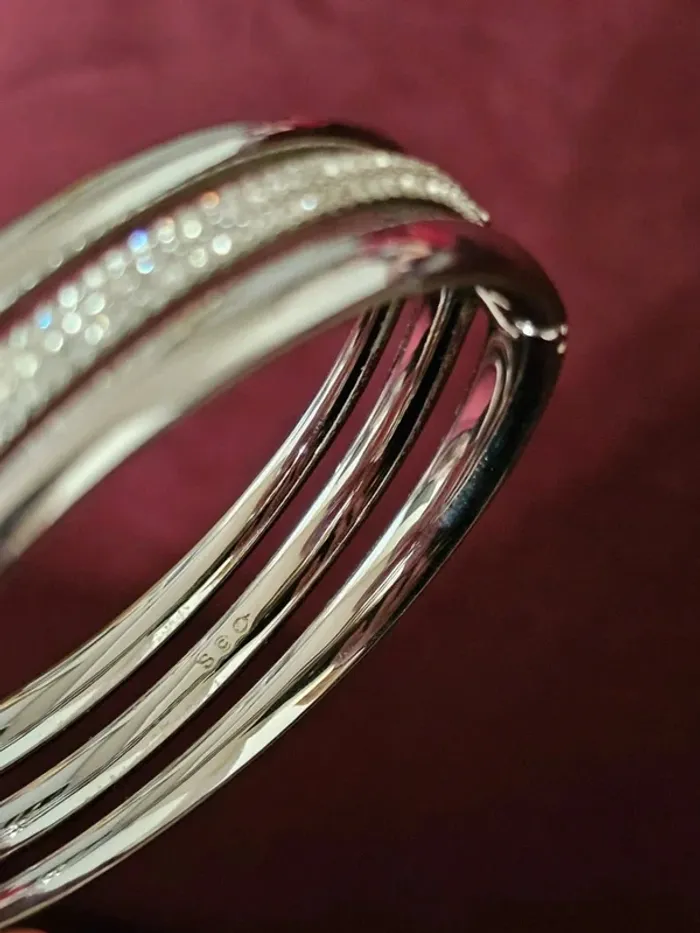 Bracelet jonc Swarovski en métal rhodié & cristaux – Éclat et élégance - photo numéro 5