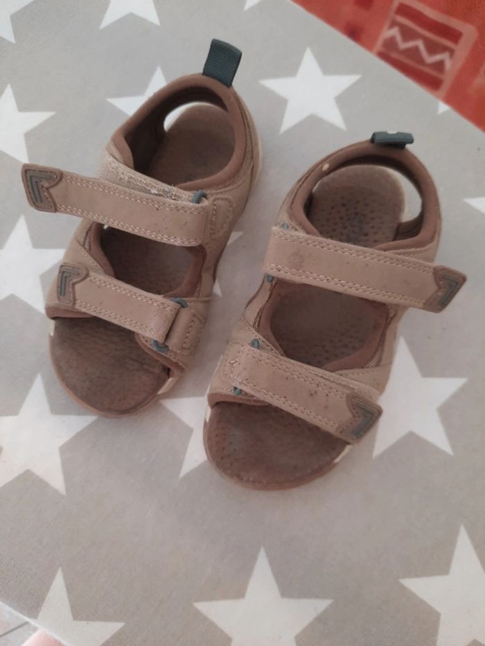 Nu pied Okaidi