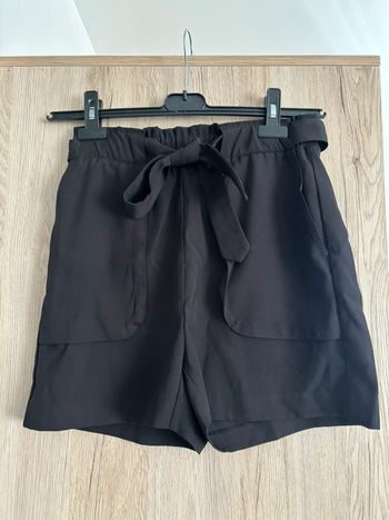 Short noir fluide