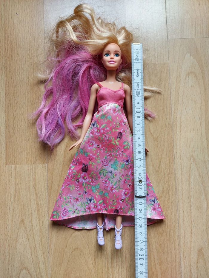 Barbie avec tête pivotante pour changer la couleur de ses cheveux - photo numéro 5