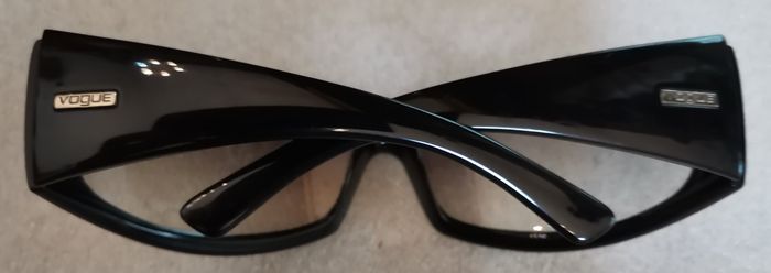 Lunettes de Soleil "Vogue" - photo numéro 2