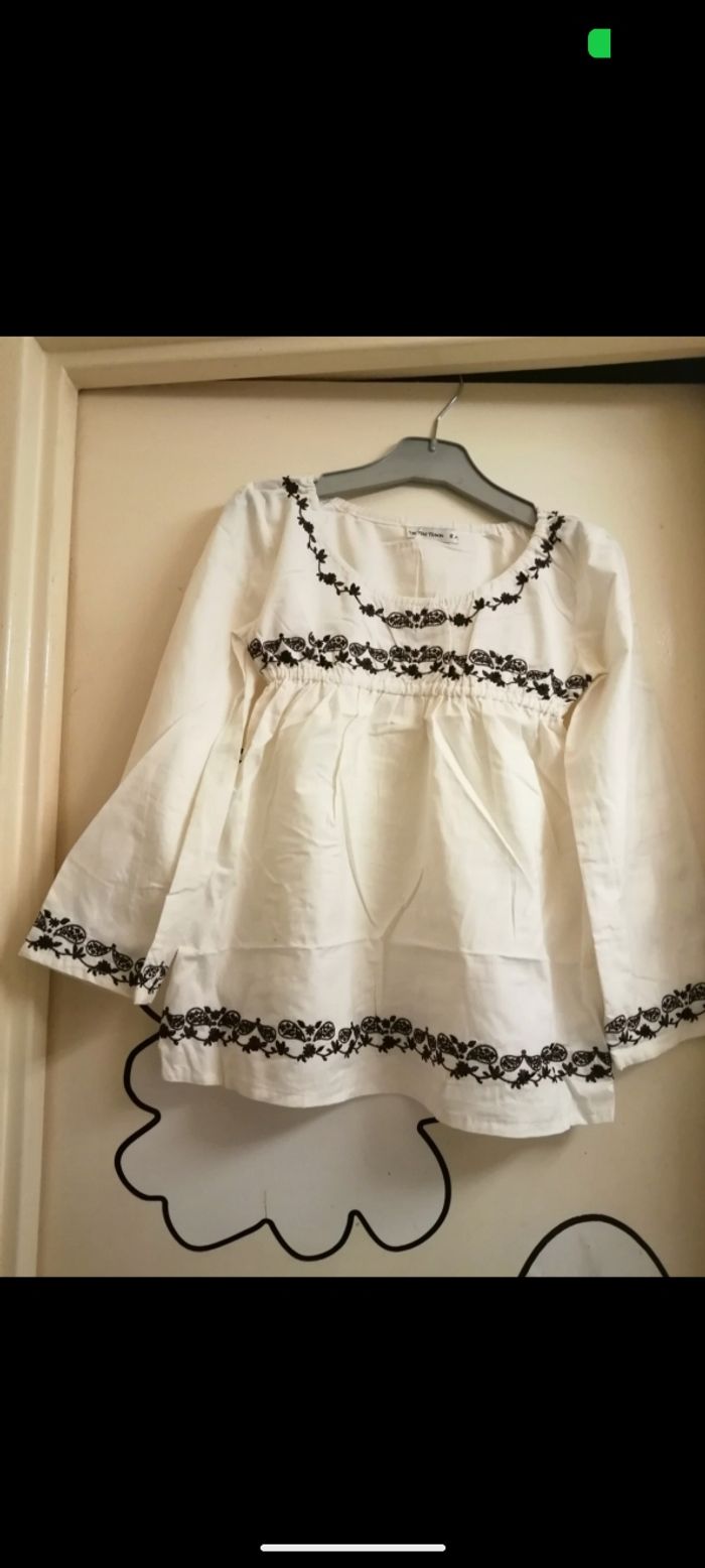 Magnifique blouse On The Town  blanc cassé  . Taille 8 ans