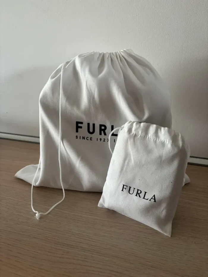 Sac à main et porte-monnaie Furla beige - photo numéro 2