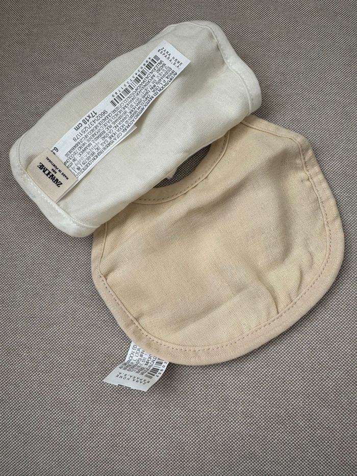 Lot de deux bavoirs Zara neufs - photo numéro 2