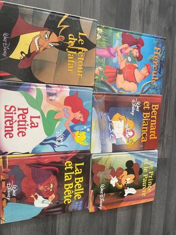 Lot.  de  6 livres Walt Disney