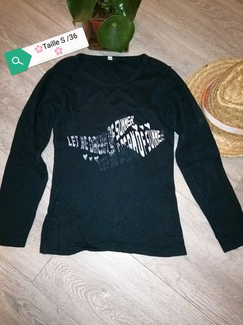 🌸Tee shirt noir /argenté manches longues Taille 36/S🌸