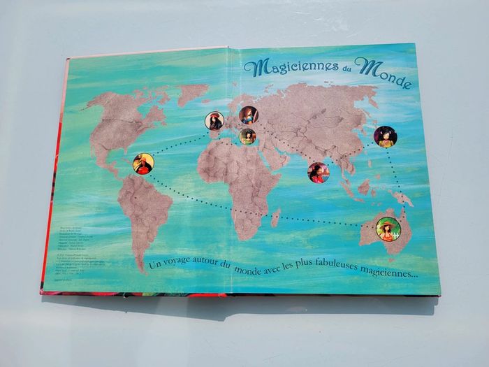 Très beau livre grand format Magiciennes du Monde (64) - photo numéro 3