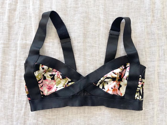 Haut maillot de bain H&M noir et fleurs
