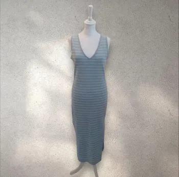 Robe longue fendue sans manche décolleté en v taille S-M