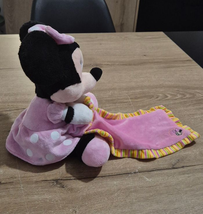 Peluche Minnie avec son doudou - photo numéro 6