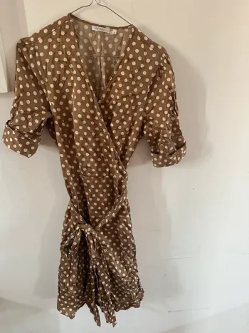 Robe satiné à pois apart taille 40