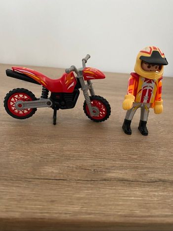 Pilote de moto cross Playmobil