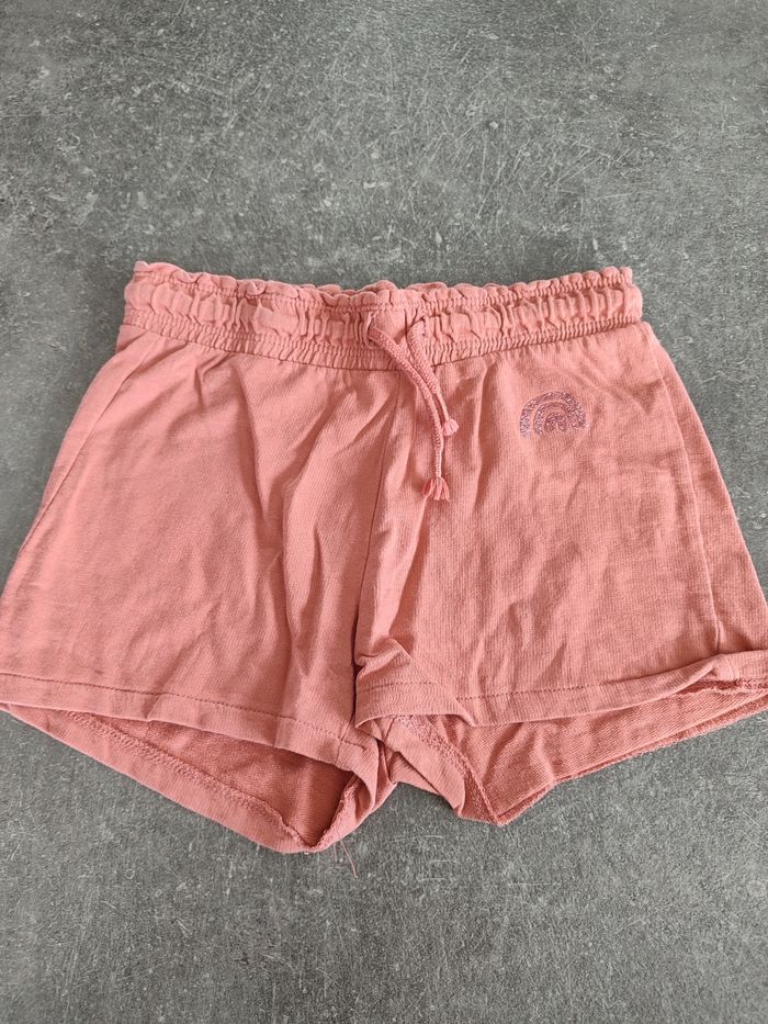 Short couleur brique 8/9 ans
