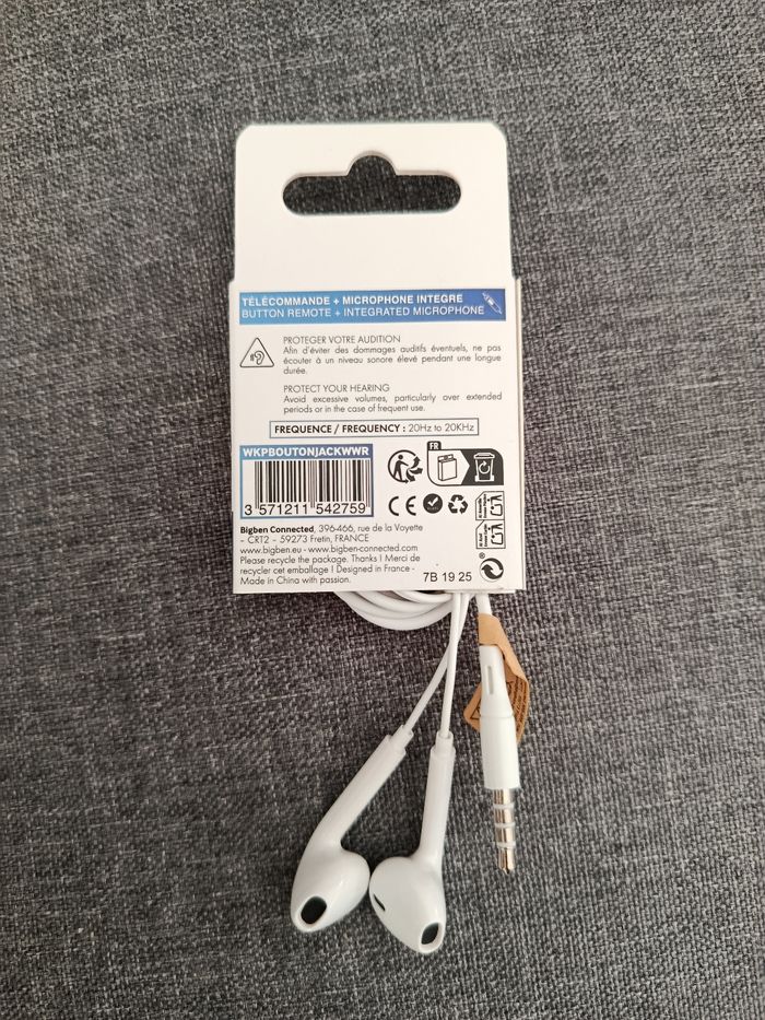 Écouteurs filaires neufs - photo numéro 2