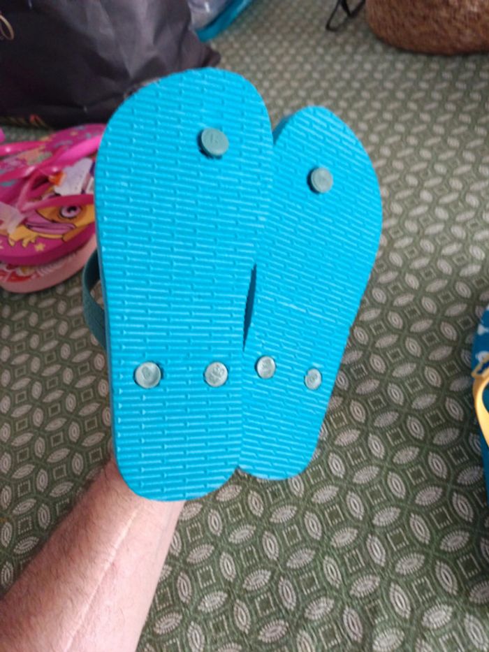 Paires de claquettes neuves taille 30/31 - photo numéro 6