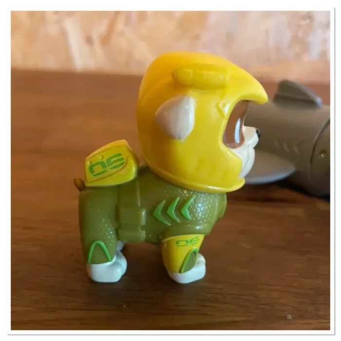 Idée Cadeau 🎁 Figurine Aqua Pups de Ruben avec son requin marteau de la Pat Patrouille - photo numéro 4