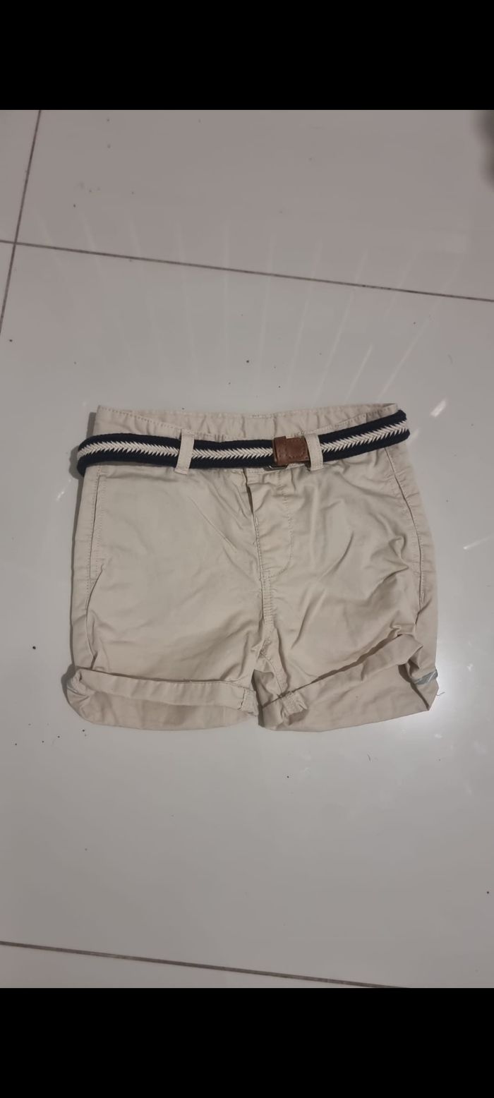 Short zara taille 3- 4 ans