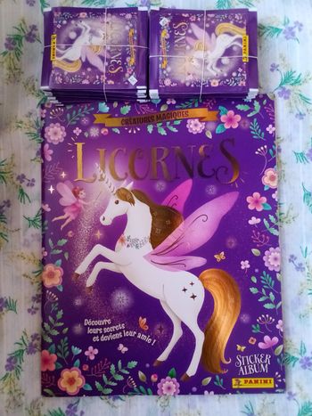 Lot Panini Licornes 2 : Un album vide et 50 pochettes scellées