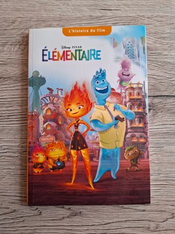 Livre de poche Élémentaire